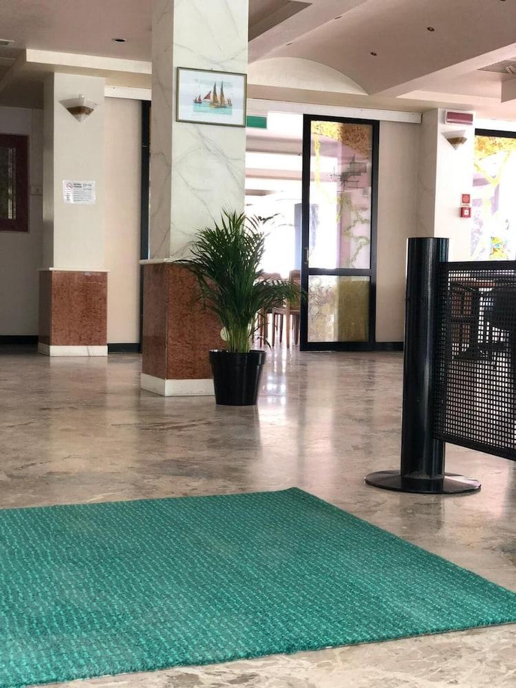 Hotel Artide Ρίμινι Εξωτερικό φωτογραφία